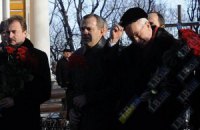Азаров открыл в Киеве памятники двум советским военачальникам 