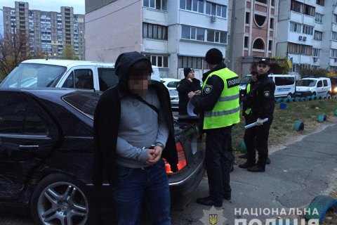 У Києві банда квартирних злодіїв під час втечі протаранила 10 автомобілів і збила двох поліцейських