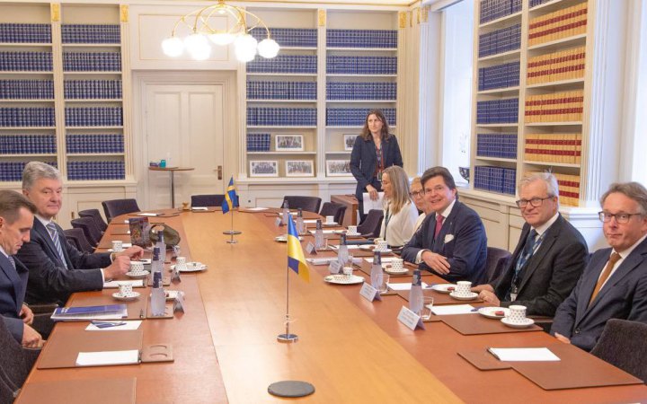 Порошенко у Стокгольмі обговорив постачання зброї, санкції проти Росії і членство України в ЄС