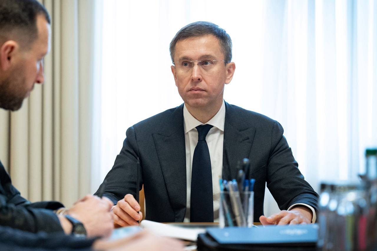 Прем'єр міністр Сергій Корецький під час наради з міністром оборони щодо закриття додаткового оборонного запиту на $27 млрд цього року.