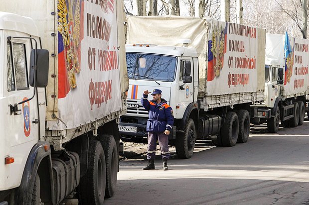 Грузовики Камаз везут якобы гуматитарную помощь от РФ в Донецк 