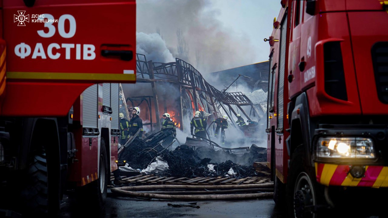 Пожежа в центрі управління відходами у с. Фастівець Київської області 