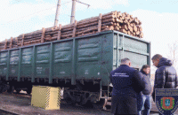На границе с Молдовой нашли 19 вагонов с лесом-кругляком