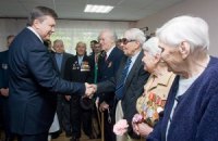 Янукович пообещал всем ветеранам жилье и лекарства. К 2015 году 