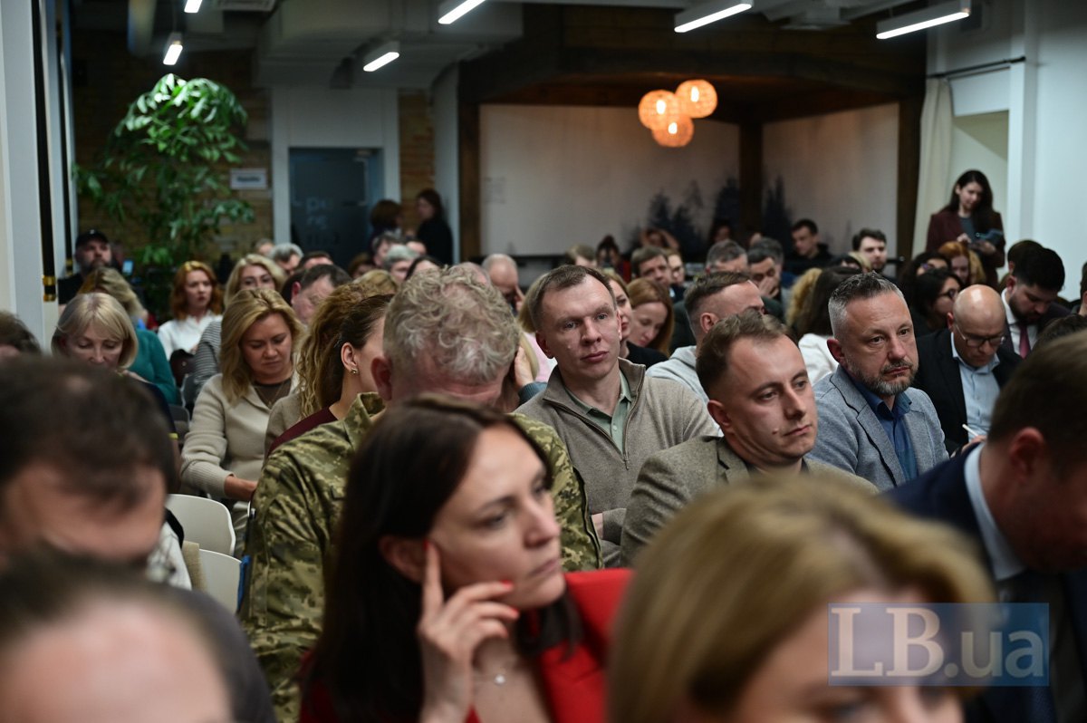 Гості дискусії