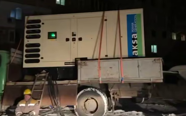 Житлові будинки у Дніпрі напряму заживлюють від мобільних генераторів