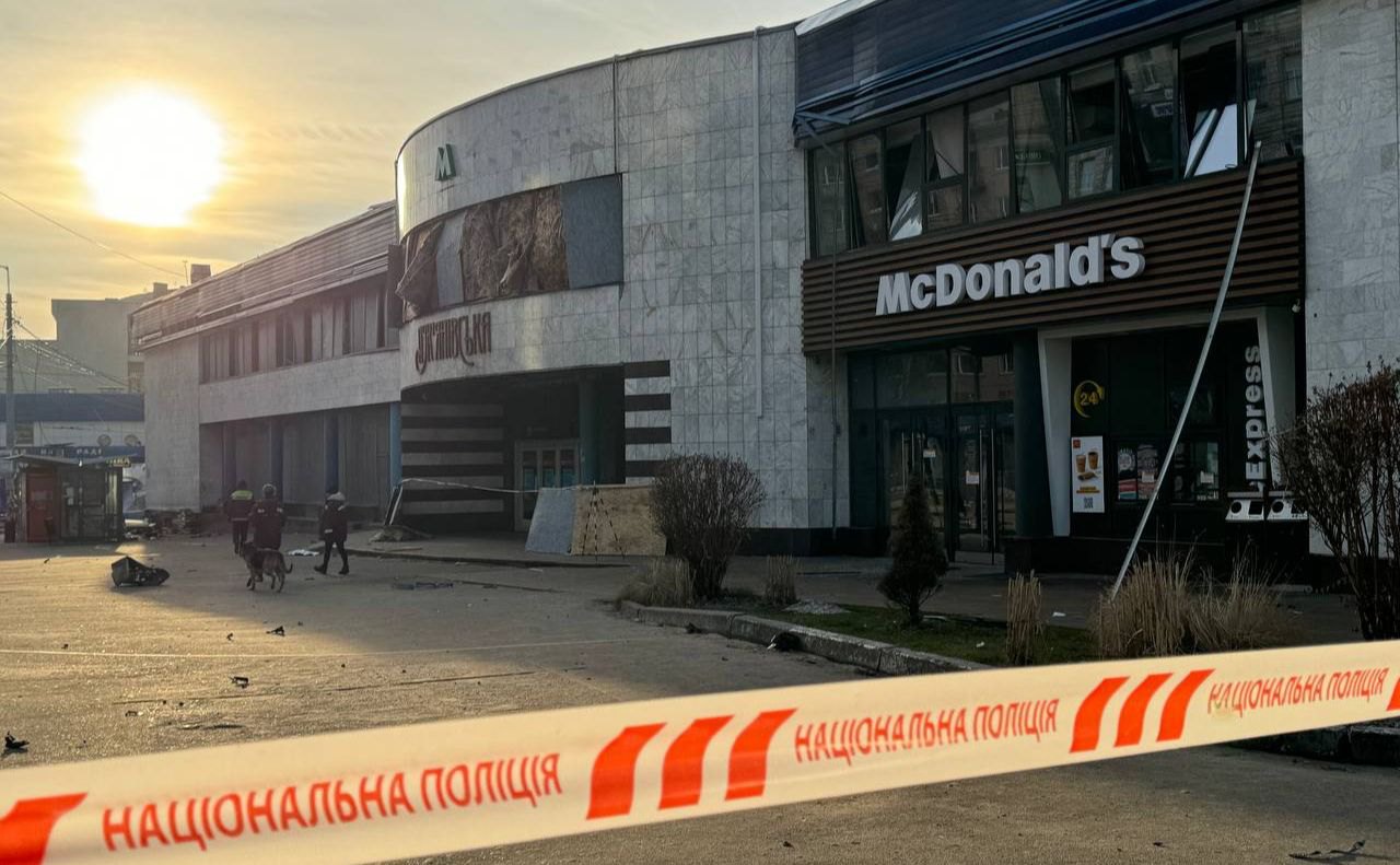 Пошкоджений вестибюль станції «Лук'янівська»