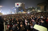 40 тисяч людей вийшли в Сеулі на акцію з вимогою відставки президента