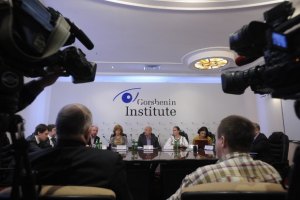Онлайн-трансляция круглого стола "Украина и МВФ: возможен ли компромисс?"