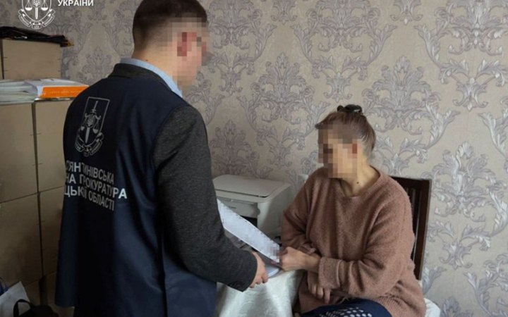 ​На Донеччині повідомили про підозру жінці, яка 18 років зберігала тіло померлої доньки в квартирі