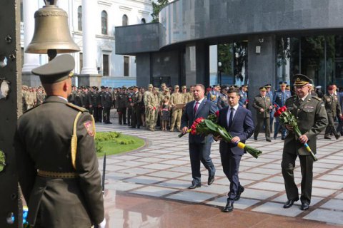 Зеленский почтил память 49 военных, погибших при крушении Ил-76 под Луганском