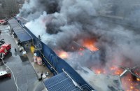 Через російський обстріл у Нікополі виникла масштабна пожежа