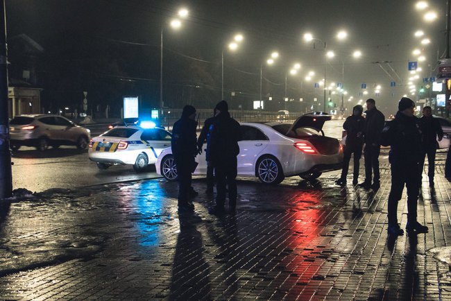 Мужчина открыл стрельбу из ружья на бульваре Леси Украинки в Киеве