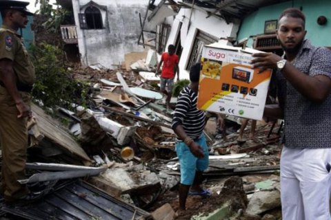 У столиці Шрі-Ланки гора сміття обвалилася на житлові будинки
