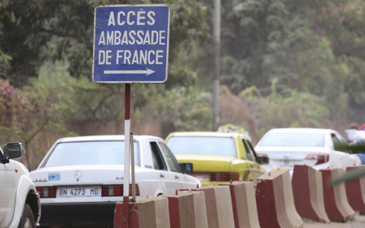 Париж вислав двох малійських дипломатів після арешту французького посла