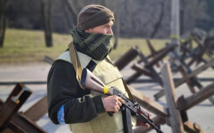 На блокпосту в Харкові правоохоронцям погрожувати зброєю чоловіки у військовій формі
