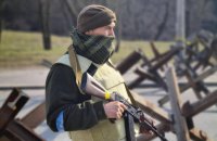 На блокпосту в Харкові правоохоронцям погрожувати зброєю чоловіки у військовій формі