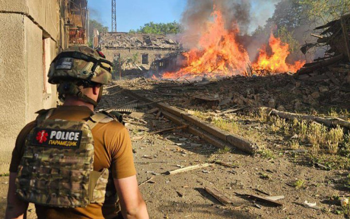 Четверо людей поранено, одна особа загинула через ворожі обстріли Донеччини