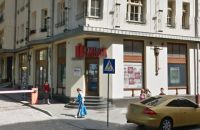 Уночі у Львові невідомі намагалися підпалити два російські банки