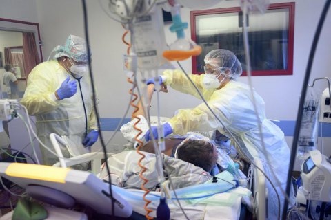 НСЗУ выплатила более 8 млрд грн за лечение пациентов с коронавирусом