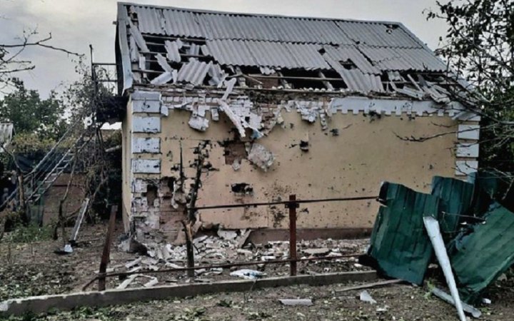 Росіяни тричі обстріляли Нікополь, пошкоджено гімназію та 11 приватних будинків  