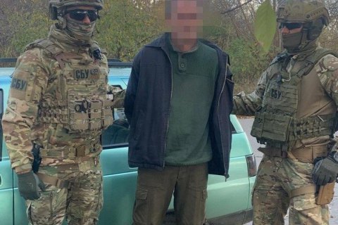 СБУ заявила про затримання агента ФСБ, який передавав Росії секретні військові документи