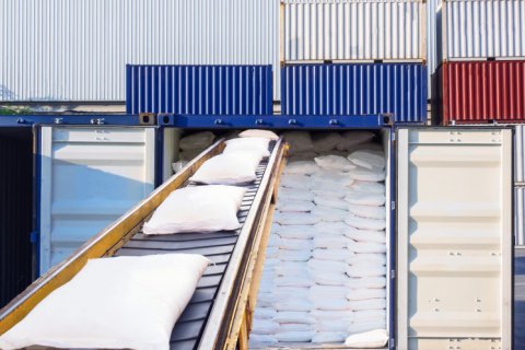 АМКУ заподозрил двух крупных производителей сахара в ценовом сговоре