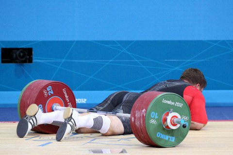 Сборную России по тяжелой атлетике отстранили от Игр в Рио из-за допинга