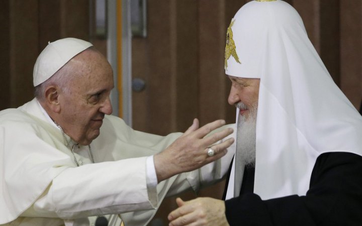 Франциск о разговоре с Кириллом: Половину времени он с картой в руках оправдывал войну в Украине