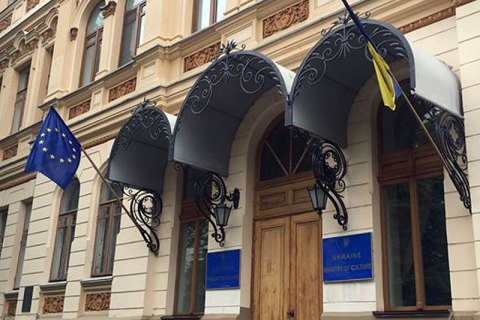 Мінкульт відреагував на ситуацію з книгою "Майя і її мами" на Форумі видавців