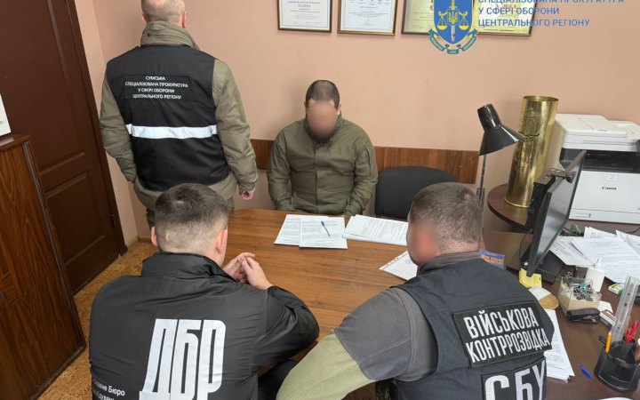 10 років за ґратами присудили військовому, який продав майна армії на 4,5 млн грн