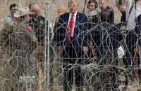Байден і Трамп синхронно поїхали на мексиканський кордон
