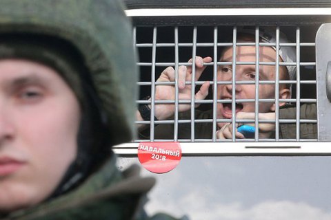 В России полиция прямо с лекции забрала студента за поддержку Навального
