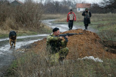 Боевики обстреляли военных возле Новотроицкого