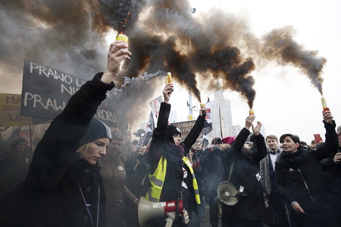 Общенациональная акция «Черная пятница» в знак протеста против ужесточения закона об абортах, Варшава, 23 марта 2018.