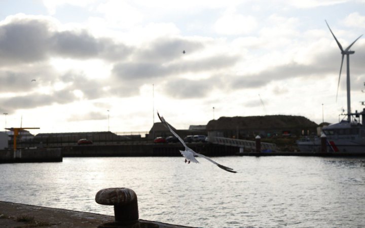 Біля Франції затонув черговий човен з мігрантами, загинула людина