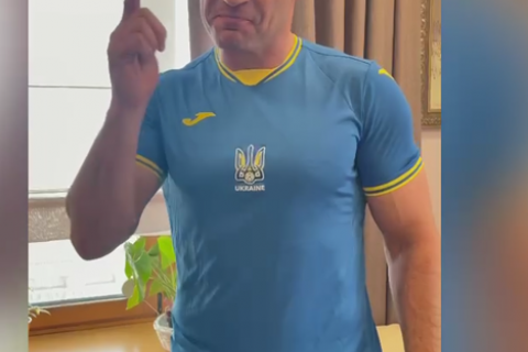 Кличко призвал украинцев поддержать нашу сборную по футболу в сегодняшней игре