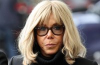 Бріжит Макрон частково вибачилася за те, що назвала феміністок “дурними ку***ми” 