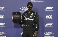 Гамильтон сдал положительный тест на коронавирус и пропустит Гран-при Сахира