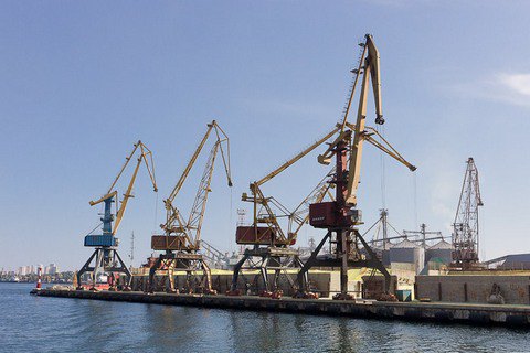Ильичевский порт наращивает грузооборот за счет обработки кейпсайзов