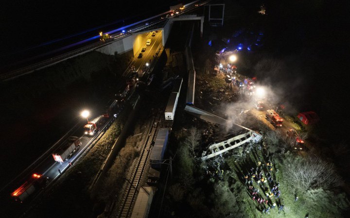 У Греції зіткнулися пасажирський та вантажний потяги, загинуло понад 30 людей (оновлено)