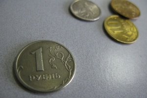 Россиянин расплатился с долгами 16-тью мешками монет