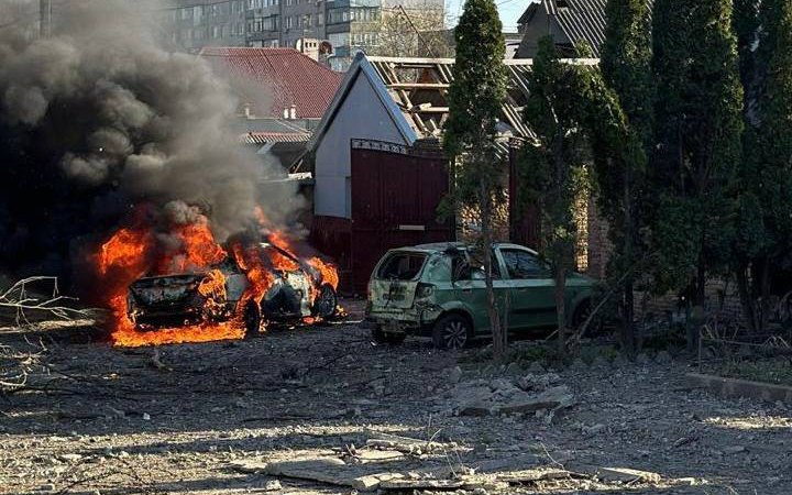 Росіяни скинули вибухівку на цивільне авто в селищі Розлив на Херсонщині