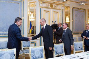 ​Янукович планирует подписать соглашение с Россией 17 декабря, - Яценюк