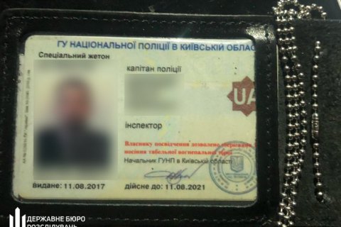 В Киеве задержали полицейского при получении взятки за возврат изъятого автомобиля