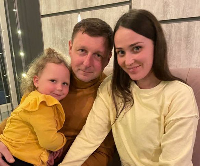 Денис і Діана з донькою