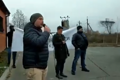 Протестующие под НБУ начали приходить домой к Смолию и Рожковой