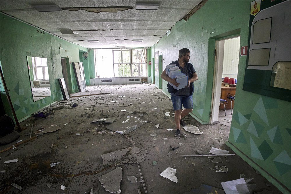 Школа після обстрілів в місті Чугуїв на Харківщині, 25 липня 2022 р.