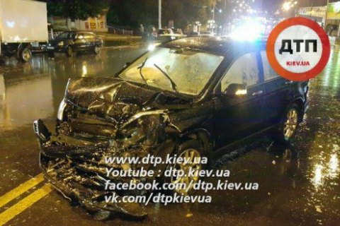 У Києві водій збив двох пішоходів і розбив п'ять автомобілів