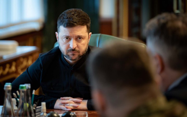 "Потрібен тиск": Зеленський відреагував на заяву Макрона щодо діалогу з росіянами